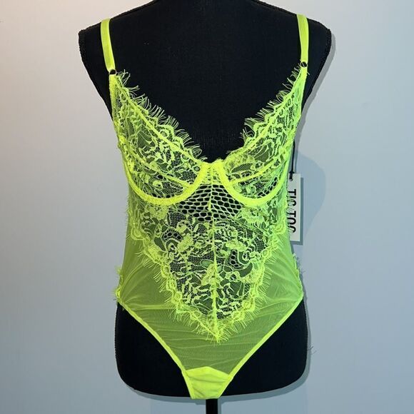 NWT Blacklight Glowing Neon Green Lace Bodysuit - Picture 4 of 4